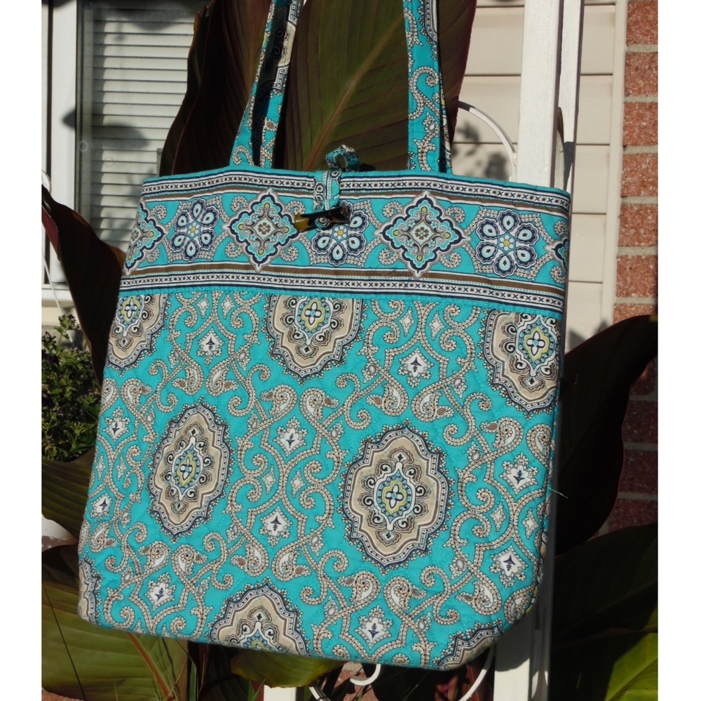 MAKE AN OFFER Turquoise Vera Bradley bag